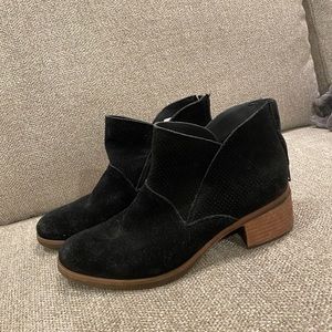 Korks suede booties
